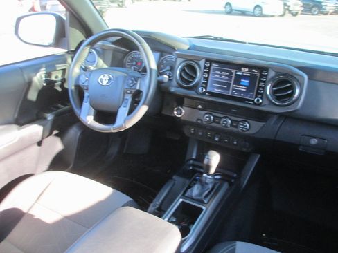 Used 2020 Toyota Tacoma TRD Sport image 19