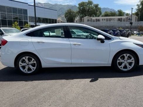 Used 2016 Chevrolet Cruze Premier FWD image 2