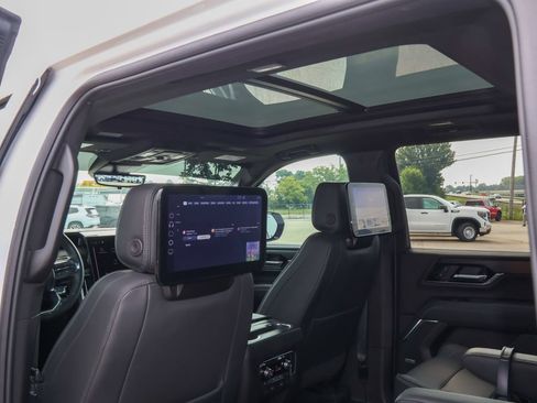 Used 2025 GMC Yukon XL Denali w/ Denali Reserve Package AWD/4WD image 14