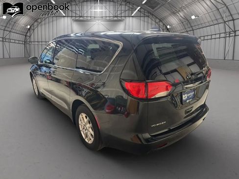 Used 2023 Chrysler Voyager LX FWD image 7
