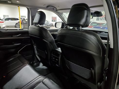 Used 2023 Jeep Grand Cherokee Limited w/ Luxury Tech Group II image 20