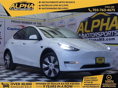Used 2023 Tesla Model Y Long Range AWD/4WD image 1