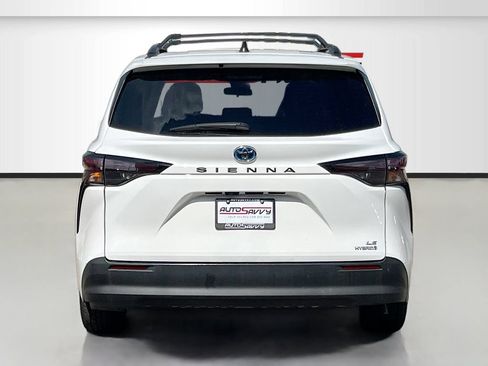 Used 2023 Toyota Sienna LE FWD image 6