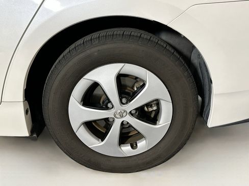 Used 2014 Toyota Prius Three w/ Solar Roof Package image 11