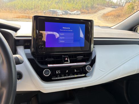 Used 2025 Toyota Corolla SE image 27