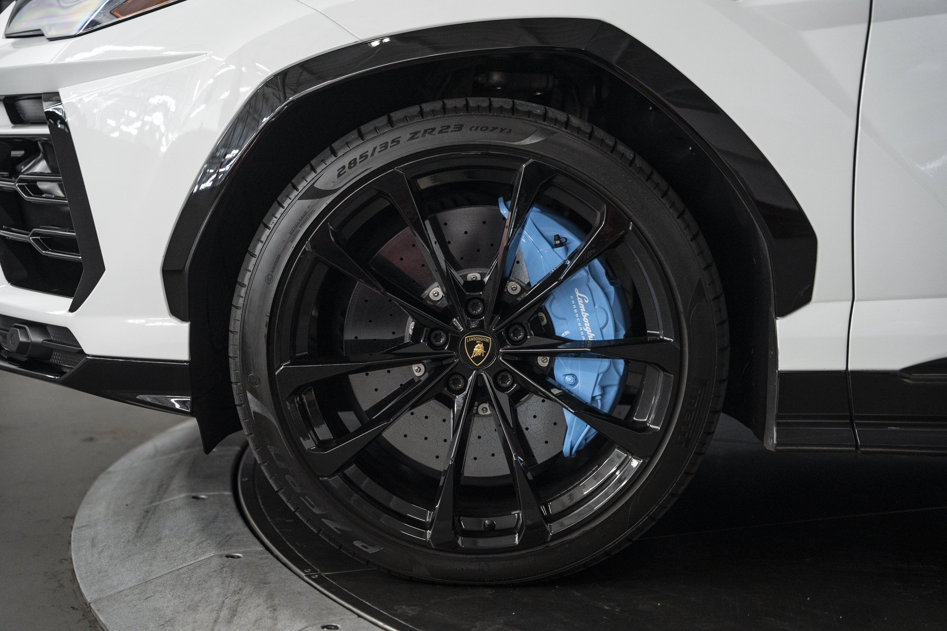 Used 2022 Lamborghini Urus AWD/4WD image 15