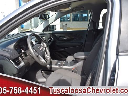 Used 2024 GMC Terrain SLE w/ Driver Convenience Package image 19