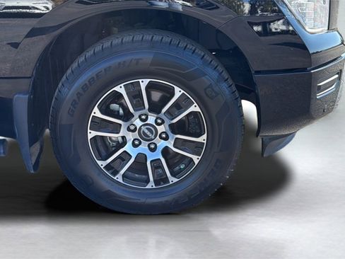 Used 2024 Nissan Titan SV w/ SV Convenience Package image 24