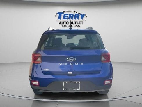 Used 2025 Hyundai Venue SEL FWD image 6