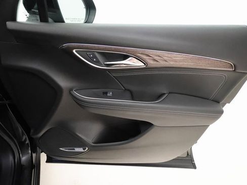 Used 2022 Buick Envision Avenir w/ Technology Package II image 25