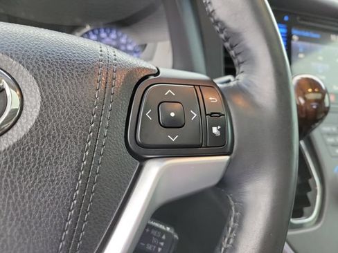 Used 2017 Toyota Sienna Limited Premium FWD image 23