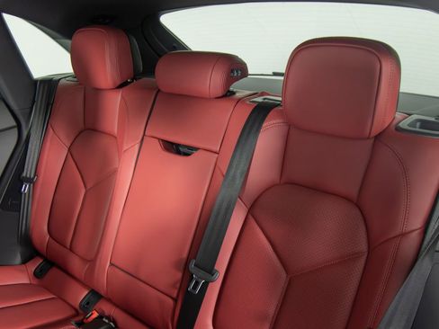 New 2026 Porsche Macan S AWD/4WD image 37