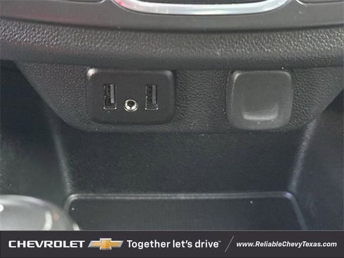 Used 2020 Chevrolet Traverse LT image 23