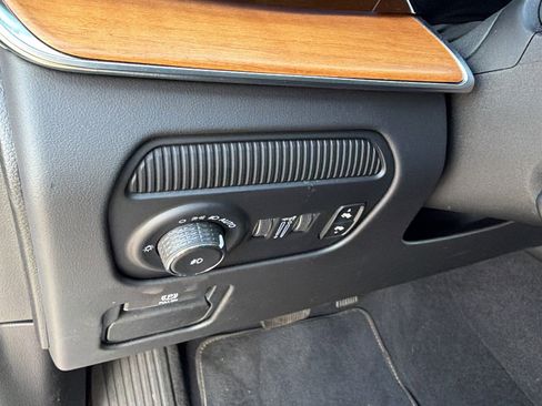 Used 2024 Jeep Grand Wagoneer Series III w/ Rear Seat Video Group 1 AWD/4WD image 29