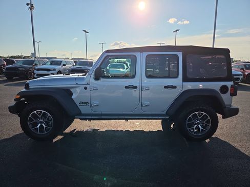Used 2024 Jeep Wrangler Unlimited Sport AWD/4WD image 4