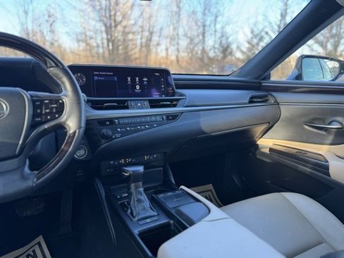 Used 2019 Lexus ES 350 w/ Premium Package image 27