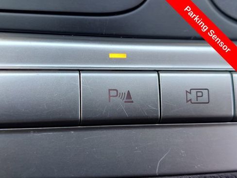 Used 2025 Kia Carnival FWD image 17