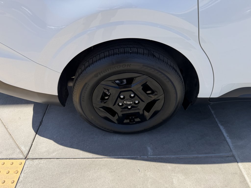 Used 2025 Kia Carnival LX FWD image 15