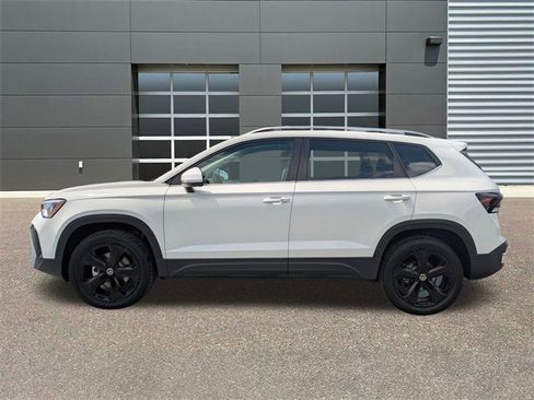 New 2025 Volkswagen Taos SEL image 6