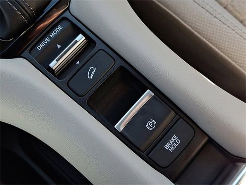 Certified 2026 Honda HR-V LX image 24