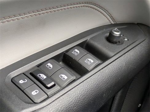 Used 2022 Jeep Compass Limited image 25