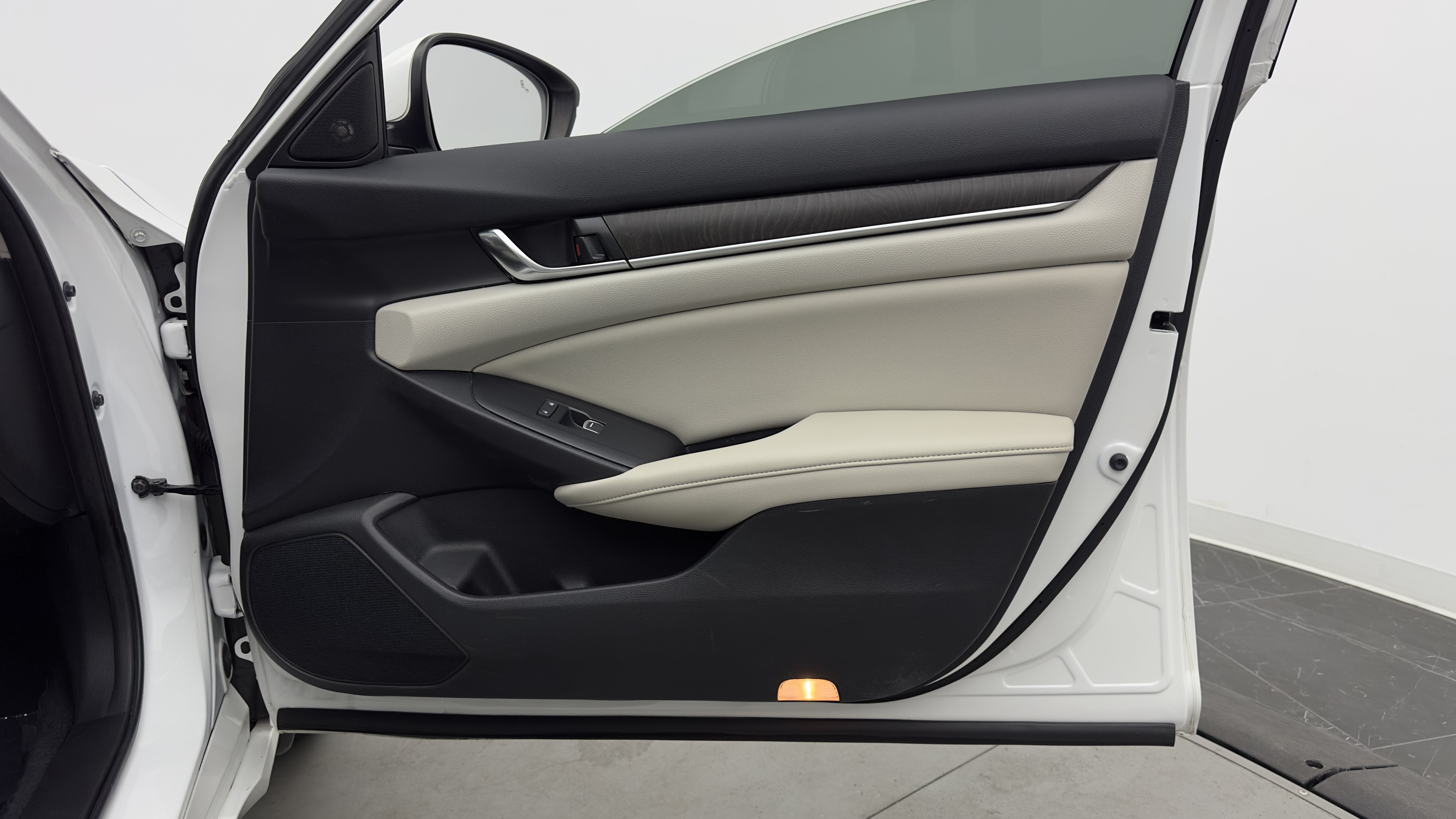 Used 2022 Honda Accord EX-L image 31