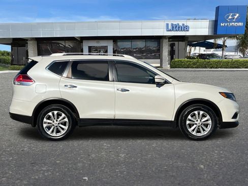 Used 2016 Nissan Rogue SV w/ SV Premium Package image 8