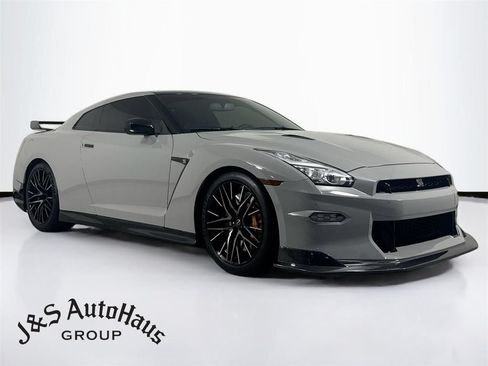 Used 2024 Nissan GT-R Premium w/ Premium Interior Package AWD/4WD image 1