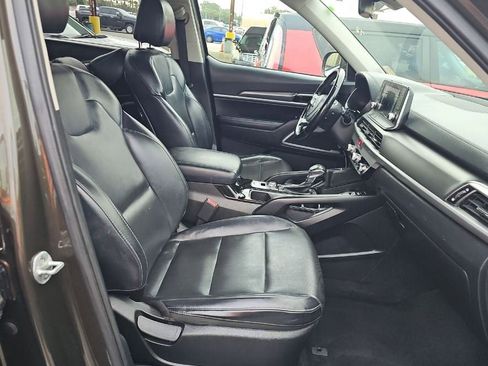 Used 2020 Kia Telluride S w/ S 8 Passenger Seating Package AWD/4WD image 12