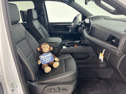 New 2025 Chevrolet Suburban Premier image 26