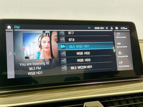 Used 2023 BMW 530e xDrive image 25