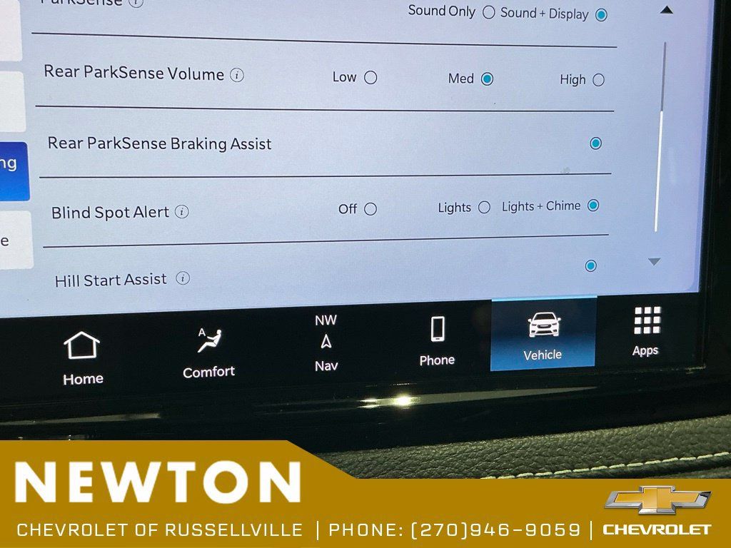 Used 2025 Chrysler Pacifica Limited FWD image 38