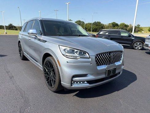 Used 2021 Lincoln Aviator Black Label w/ Class IV Trailer Tow Package AWD/4WD image 3