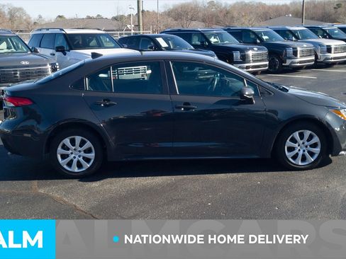 Used 2025 Toyota Corolla LE image 4