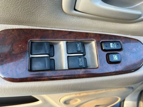 Used 2007 Toyota Sequoia SR5 image 16