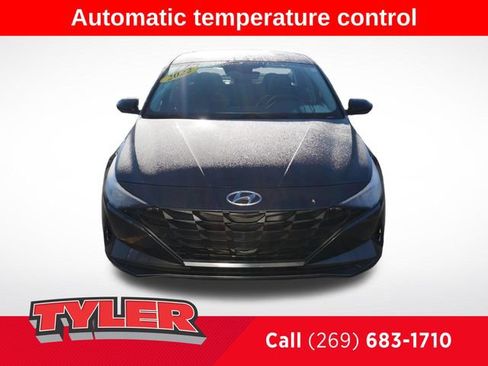 Used 2022 Hyundai Elantra SEL FWD image 2