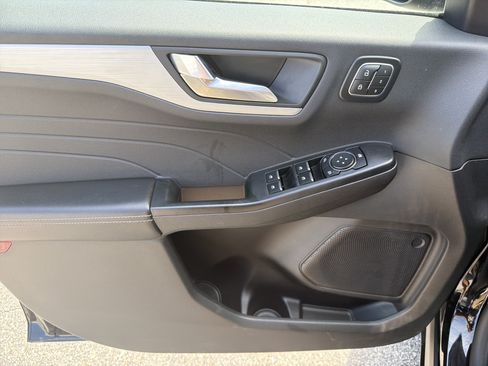 Used 2025 Ford Escape Platinum AWD/4WD image 19
