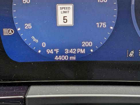 Used 2025 Porsche Macan Electric RWD image 11