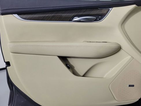 Used 2018 Cadillac XT5 FWD image 18