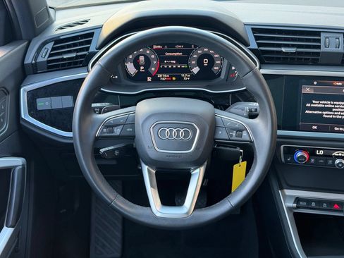 Used 2022 Audi Q3 2.0T Premium AWD/4WD image 8