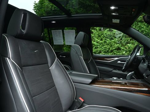 Used 2024 Cadillac Escalade Premium Luxury w/ LPO, Floor Liner Package AWD/4WD image 34