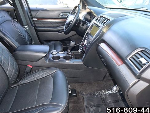 Used 2018 Ford Explorer Platinum image 27