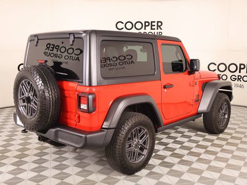 Used 2025 Jeep Wrangler Sport AWD/4WD image 19