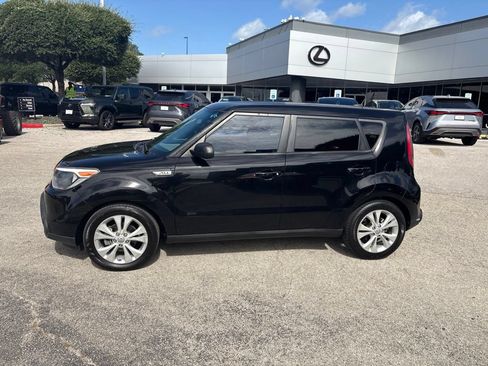 Used 2015 Kia Soul + FWD image 2