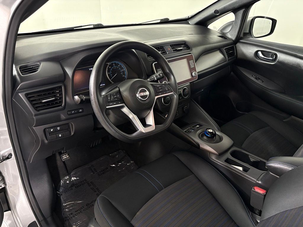 Used 2025 Nissan Leaf S FWD image 17