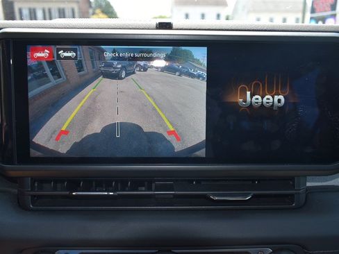 Used 2024 Jeep Wrangler Unlimited Sahara w/ Technology Group AWD/4WD image 19