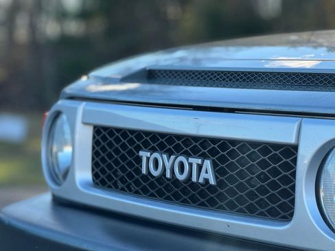 Used 2010 Toyota FJ Cruiser 4WD image 12