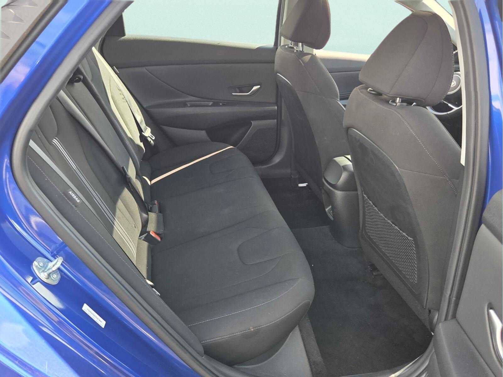 Used 2025 Hyundai Elantra SEL FWD image 17