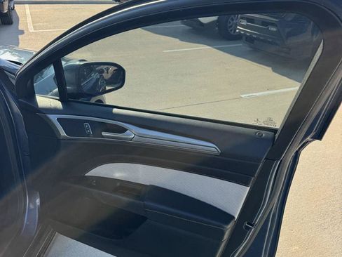 Used 2019 Ford Fusion SE w/ Equipment Group 151A FWD image 15