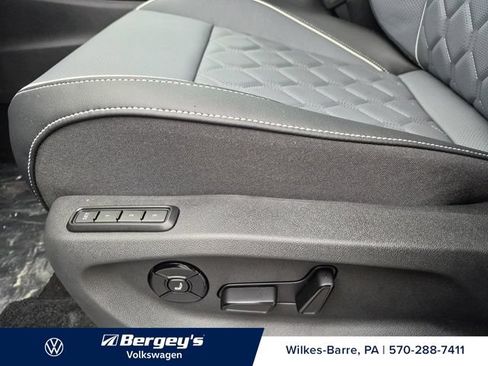 New 2026 Volkswagen Tiguan SEL R-Line AWD/4WD image 13